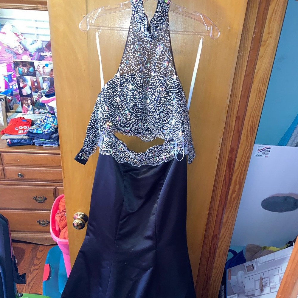 Black 2 piece prom dress with jewels size 6.